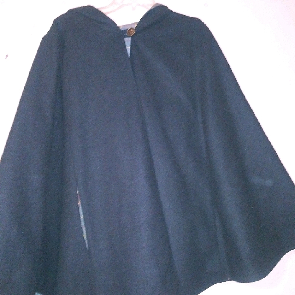 Outlander Reversible hooded cape